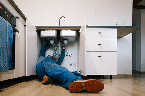 Professional Leak Detection technician working in Aurora, OR